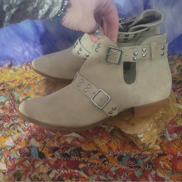 NWOT Free People Women’s Tan Suede Leather Booties Matisse Neil Western Size 9M - Picture 1 of 12